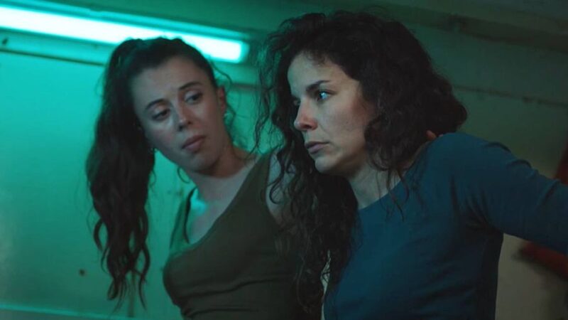 Demain nous appartient : Sara et Roxane piégées « On va crever ici ! » (spoiler)