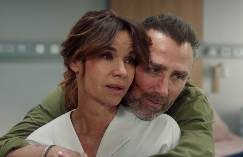 Chloé sidérée, elle s’effondre en larmes : Alex lui révèle sa tumeur – Demain nous appartient 26 mai 2025 (épisode 1951)