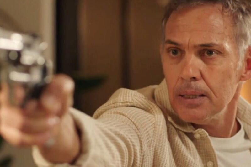 Demain nous appartient en avance : Henri menace d’une arme Charles et Damien… Le résumé de l’épisode 1952 du mardi 27 mai 2025