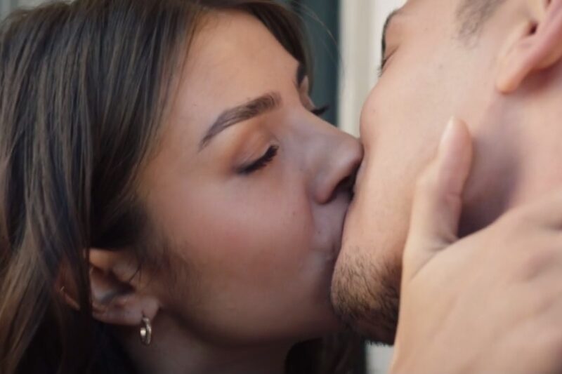 Ici tout commence en avance : Maya et Gaspard craquent enfin, Souleymane ne reconnaitra pas le bébé de Kelly… Le résumé de l’épisode 1212 du vendredi 4 juillet 2025