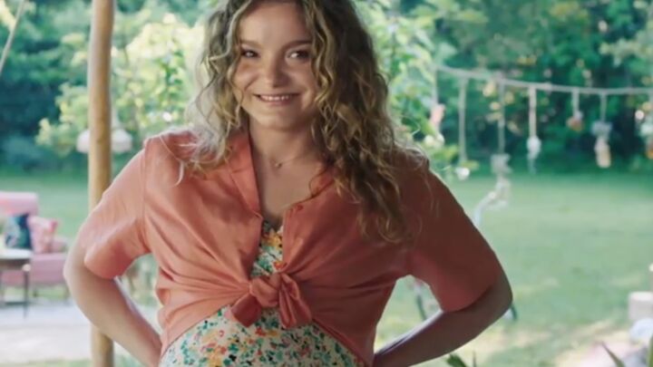 « Dingue à jouer » : Axelle Dodier (Ici tout commence) réagit à l’annonce de la grossesse de Kelly, son personnage dans la série