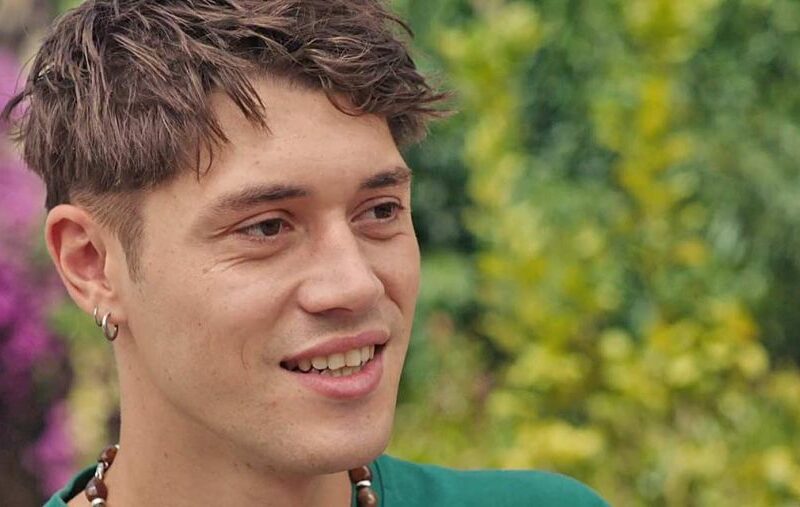 Ici tout commence : Léonard sous le choc, Ismaël débarque à l’Institut… en couple ! (spoiler)